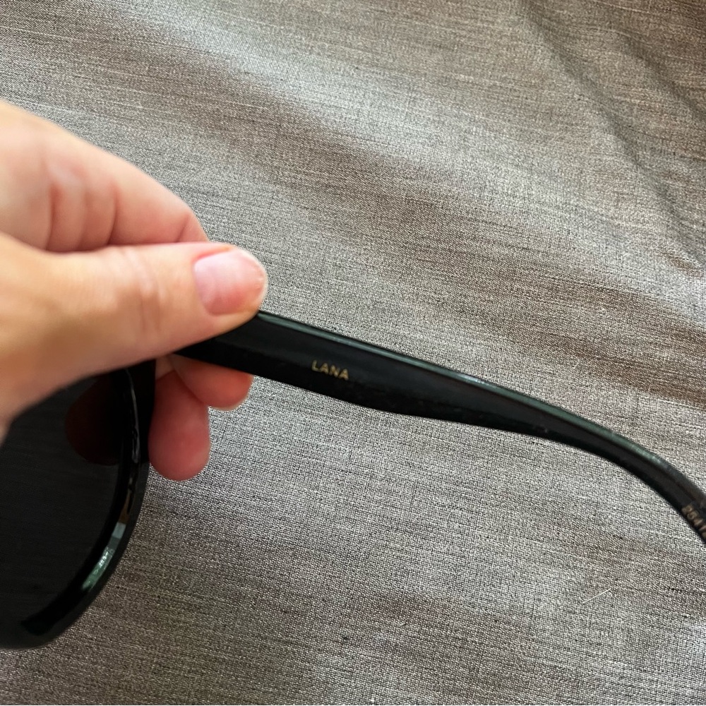 I-SEA Black Oversized Lana Sunglasses - Picture 10 of 10